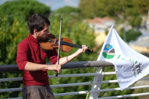 Categoria "GIORNATA DEL CAMMINARE" 2a Classificata (1a classificata Giuria Popolare) "Lungo Ponte Milvio nella strada di San Francesco" - Roma Autore: Roberto Perazzola